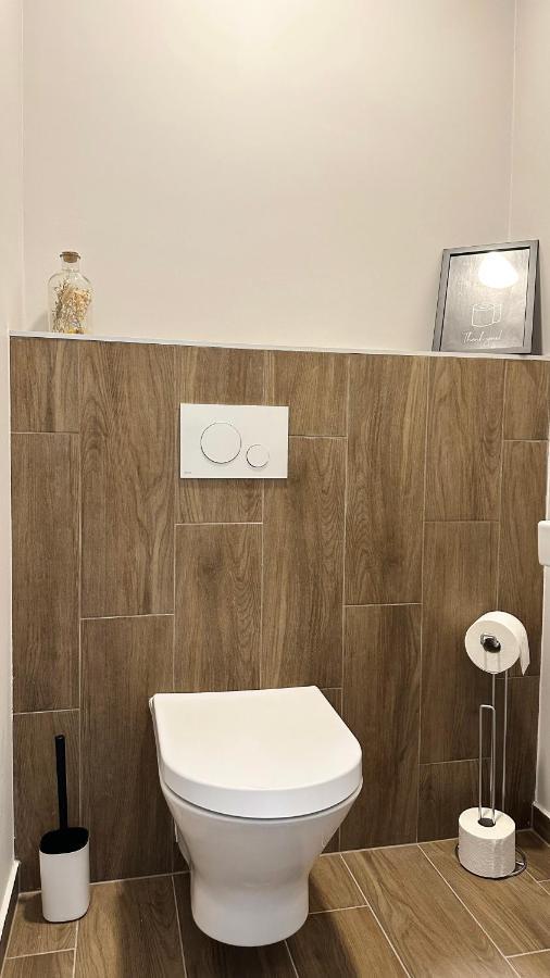 Linden Apartman 002 - Adults Only Mosonmagyaróvár Exteriér fotografie